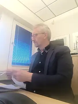 tom-swede online show from December 2024 02:38:01 PM