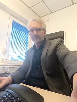 Snapshot of tom-swede chatting on March 2026 04:02:01 PM tom-swede online show from March 2026 04:02:01 PM