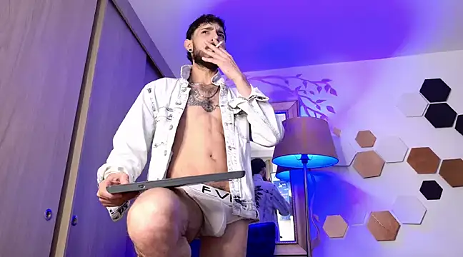 enzo herrera01 online show from March 2025 07:45:01 AM