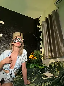 IzanamiTime online show from December 2024 03:42:01 AM