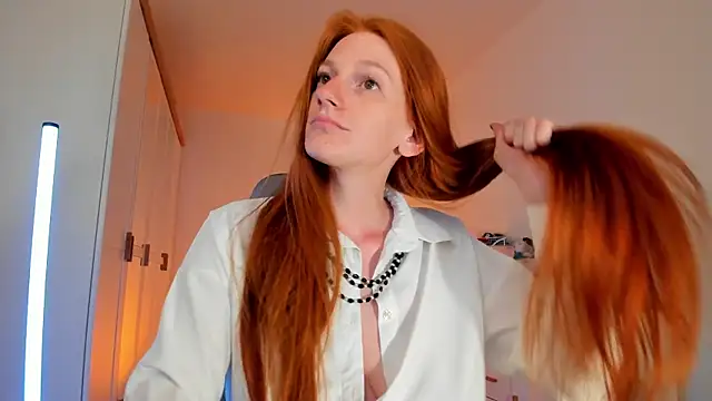 Snapshot of Aliceginger99 chatting on July 2026 01:14:02 PM Aliceginger99 online show from July 2026 01:14:02 PM