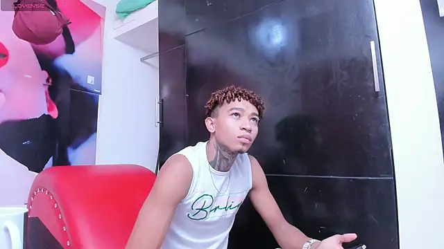 Snapshot of sexy_blacks_ chatting on February 2025 11:21:02 AM sexy blacks online show from February 2025 11:21:02 AM