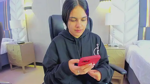 ChloeHarper  online show from January 2026 11:34:01 AM