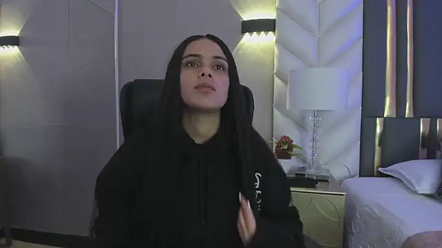 ChloeHarper  online show from February 2026 12:01:02 PM