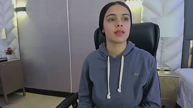 ChloeHarper  online show from February 2026 11:21:01 AM