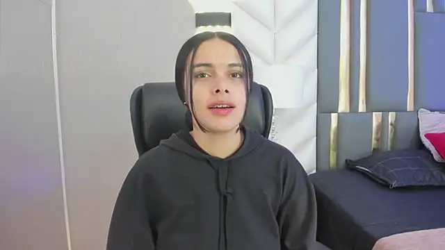 ChloeHarper  online show from April 2026 11:54:02 AM