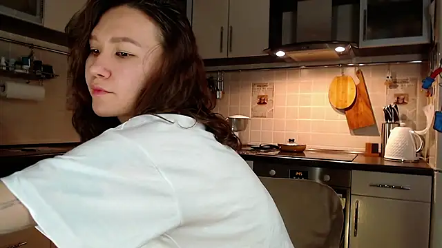 Kelly Yon online show from December 2024 08:47:01 PM