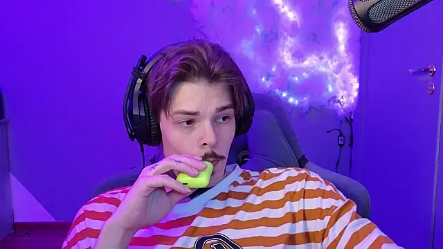 DENIS HERE online show from February 2025 12:18:01 AM