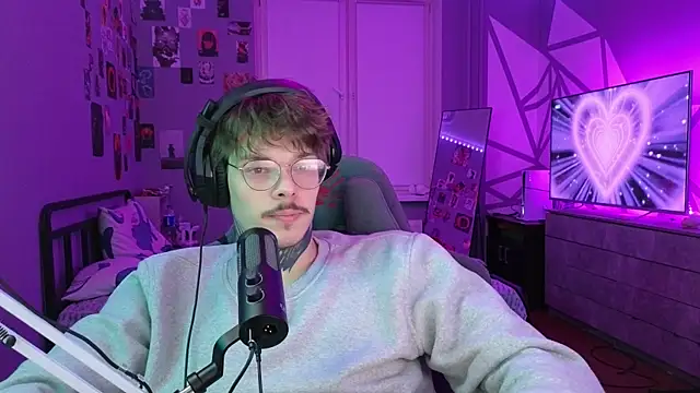 DENIS HERE online show from February 2025 08:10:01 PM