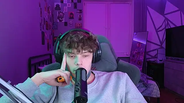 DENIS HERE online show from February 2025 08:50:02 PM