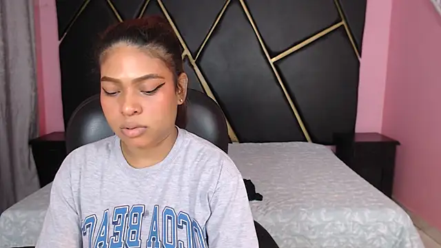 Naomi Tylers online show from January 2025 09:48:02 PM