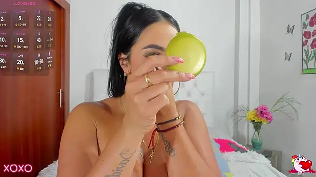 Snapshot of VenussVega chatting on November 2025 04:40:01 PM VenussVega online show from November 2025 04:40:01 PM