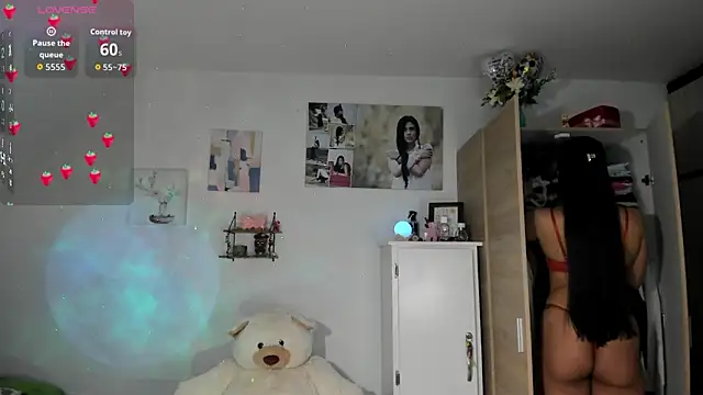 VeronikaOlsen online show from September 2025 04:45:01 PM