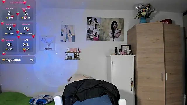 VeronikaOlsen online show from October 2025 01:28:02 PM