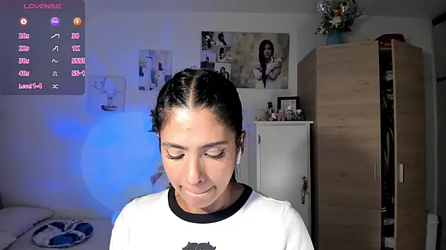 VeronikaOlsen online show from November 2025 01:17:01 AM