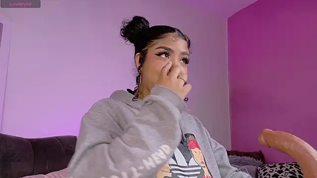 foxxy-lov3 online show from February 2026 01:28:02 PM