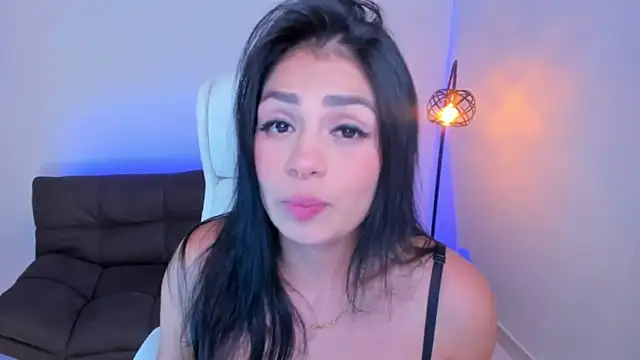 Snapshot of dominique21_ chatting on December 2024 05:04:02 AM dominique21  online show from December 2024 05:04:02 AM