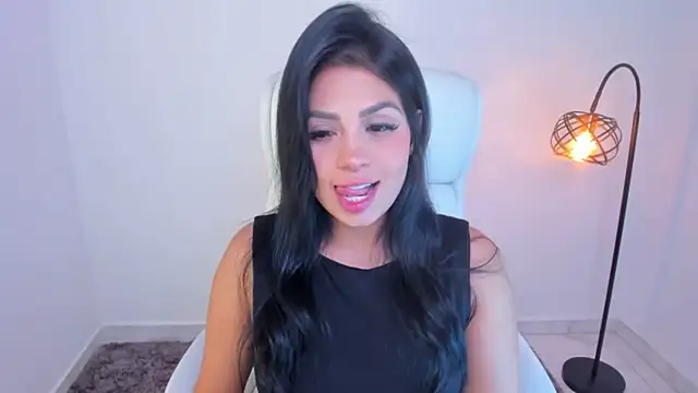 Snapshot of dominique21_ chatting on January 2025 04:30:02 AM dominique21  online show from January 2025 04:30:02 AM