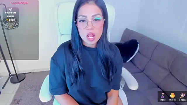 Snapshot of dominique21_ chatting on February 2025 04:09:02 AM dominique21  online show from February 2025 04:09:02 AM