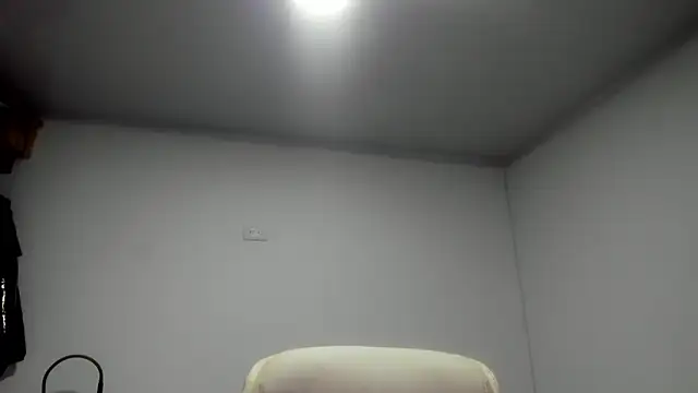 Snapshot of dominique21_ chatting on October 2025 01:04:02 AM dominique21  online show from October 2025 01:04:02 AM