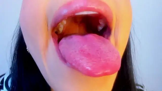 Snapshot of dominique21_ chatting on October 2025 11:38:02 PM dominique21  online show from October 2025 11:38:02 PM