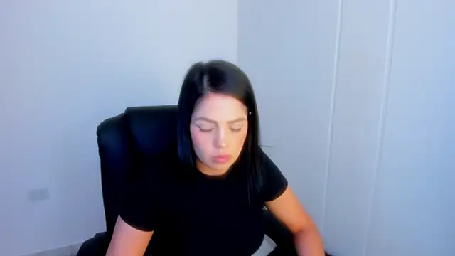 dominique21  online show from February 2026 11:16:02 PM