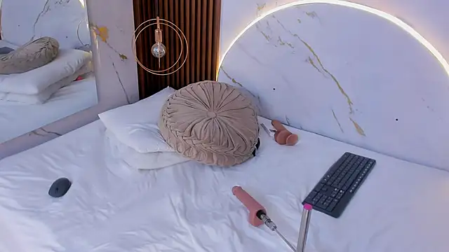 danisaenz  online show from December 2024 11:13:02 PM