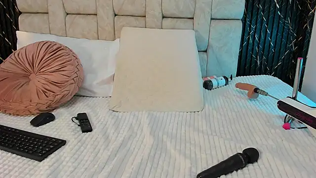 danisaenz  online show from December 2025 07:22:01 PM