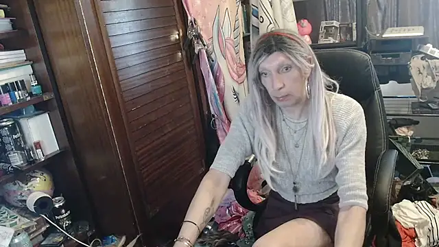 Ombeline1 online show from April 2026 12:44:02 PM