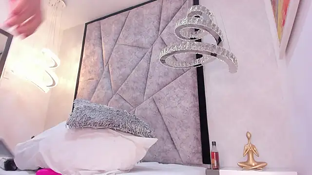 Camilaa Sanchez  online show from February 2025 05:12:01 PM