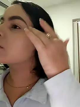 Lia Hurley online show from December 2024 03:01:01 PM