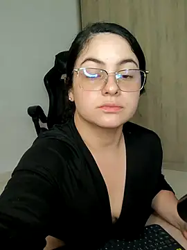 Snapshot of Lia_Hurley chatting on May 2026 08:50:02 PM Lia Hurley online show from May 2026 08:50:02 PM