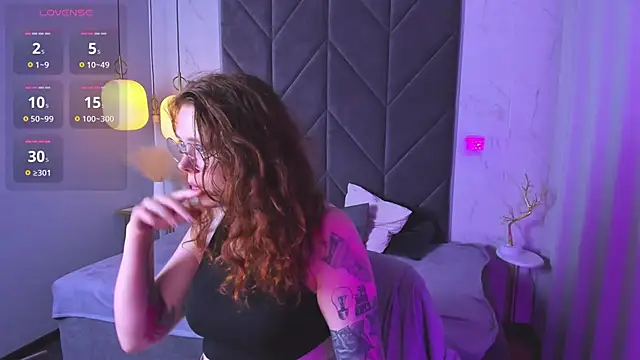 SophiePure online show from October 2025 09:02:01 PM