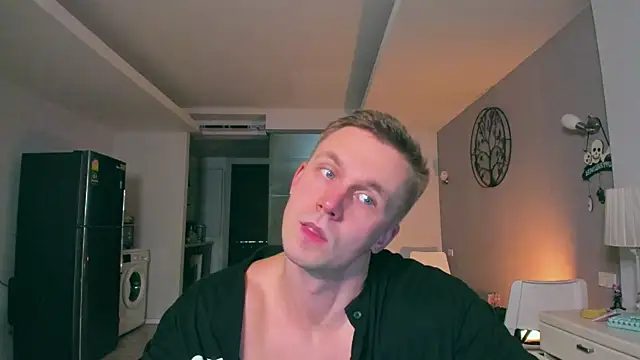 Samuel Andrew online show from November 2025 01:59:02 AM