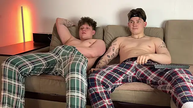 Snapshot of twoguyspleasure chatting on January 2025 06:10:01 PM twoguyspleasure online show from January 2025 06:10:01 PM