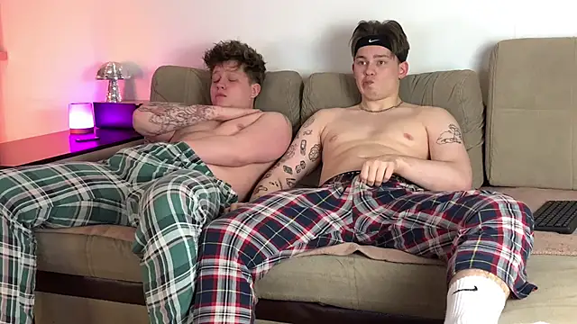 Snapshot of twoguyspleasure chatting on March 2025 06:12:01 PM twoguyspleasure online show from March 2025 06:12:01 PM