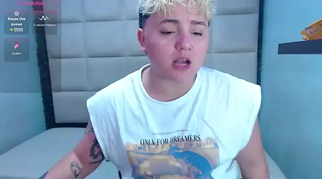 isabeautyx19 online show from January 2025 01:28:01 PM