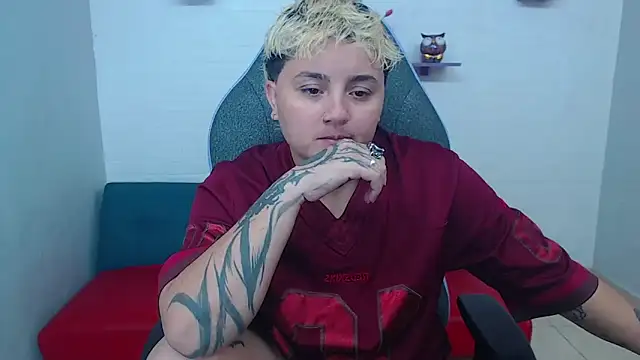 isabeautyx19 online show from February 2025 03:00:02 AM