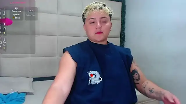 isabeautyx19 online show from February 2025 02:42:02 AM