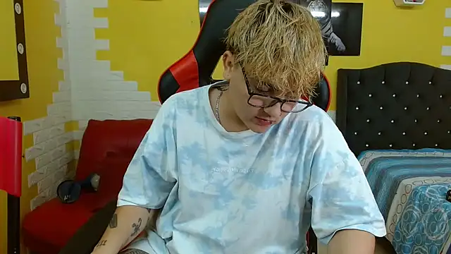 isabeautyx19 online show from October 2025 02:31:01 AM