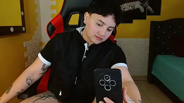 isabeautyx19 online show from October 2025 02:56:01 AM