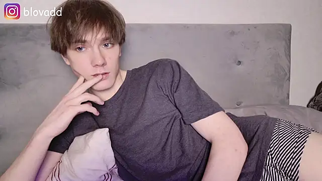 callmenineoneseven online show from April 2026 10:18:01 PM