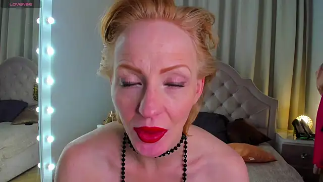 Snapshot of SquirtyAlisa chatting on January 2025 08:25:01 PM SquirtyAlisa online show from January 2025 08:25:01 PM