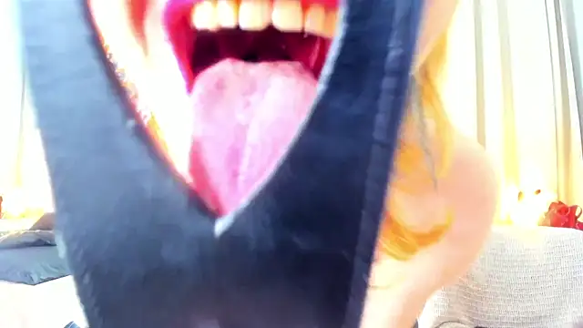 Snapshot of SquirtyAlisa chatting on September 2025 03:15:01 PM SquirtyAlisa online show from September 2025 03:15:01 PM