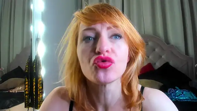 Snapshot of SquirtyAlisa chatting on October 2025 03:10:01 PM SquirtyAlisa online show from October 2025 03:10:01 PM