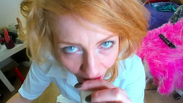 Snapshot of SquirtyAlisa chatting on October 2025 11:29:02 PM SquirtyAlisa online show from October 2025 11:29:02 PM