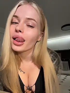 Vladamais online show from April 2026 07:07:02 PM