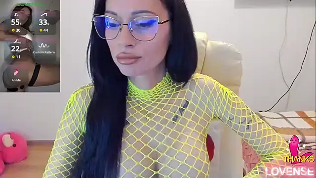 Snapshot of kissnicol32 chatting on May 2026 04:12:02 PM kissnicol32 online show from May 2026 04:12:02 PM
