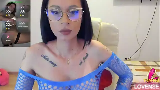Snapshot of kissnicol32 chatting on May 2026 04:15:01 PM kissnicol32 online show from May 2026 04:15:01 PM