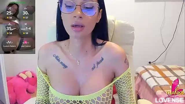 Snapshot of kissnicol32 chatting on June 2026 03:03:03 PM kissnicol32 online show from June 2026 03:03:03 PM